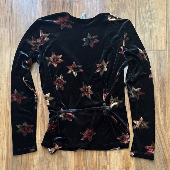 & Other Stories • Floral Velvet Wrap Blouse - Picture 6 of 6
